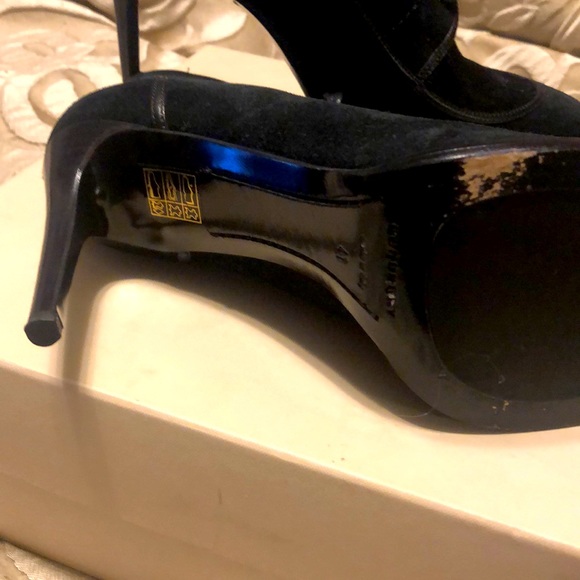 BEAUTIFUL Burberry Booties - Picture 4 of 7